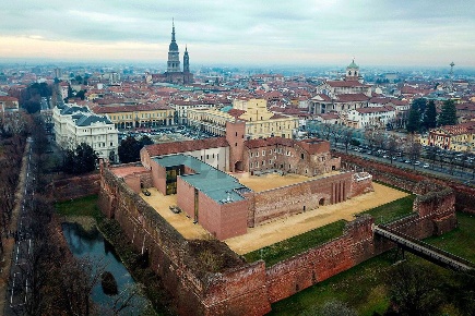 Foto Locale commerciale a Novara Centro Storico di 155 m² con 2 locali