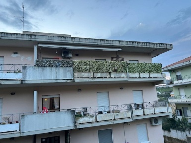 Foto Appartamento in Via San Rocco 59, Collecorvino Centro di 106 m²