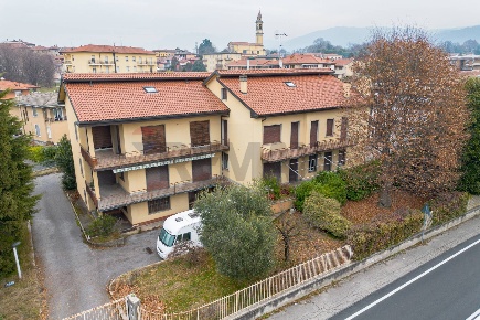 Foto Casa indipendente in via statale 7, Barzago Centro di 580 m²