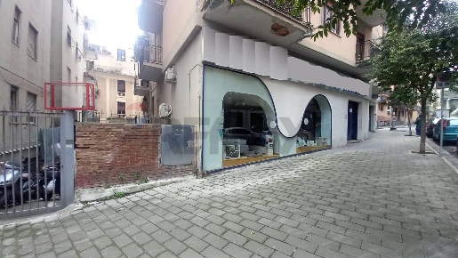 Foto Locale commerciale in Via Lorenzo Cavaliero 15-19, Salerno Carmine