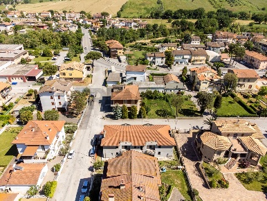 Foto Appartamento a Ostra Pianello di 99 m² con 3 locali in vendita