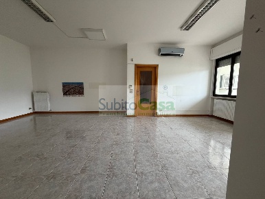 Foto Appartamento in via mare adriatico, Spoltore di 140 m² con 4 locali
