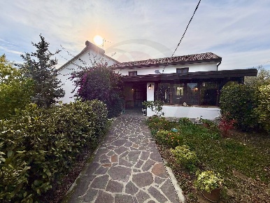 Foto Villa unifamiliare in contrada Rizzacorno, Lanciano di 103 m²