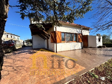 Foto Casa indipendente in Contrada Senarica 8, Moscufo di 92 m² in vendita