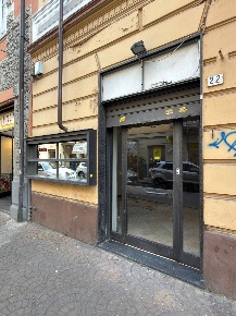 Foto Locale commerciale in Via dei Mille 22, Albenga di 90 m² in affitto