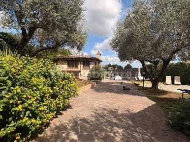 Foto Villa unifamiliare in via Feruccio Fratini 1, Sacrofano di 156 m²