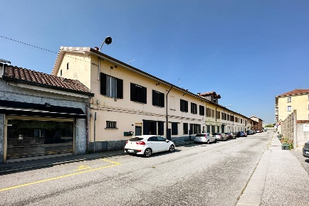 Foto Ufficio in VIA FOSSATI 24, Monza San Rocco di 150 m² con 2 locali