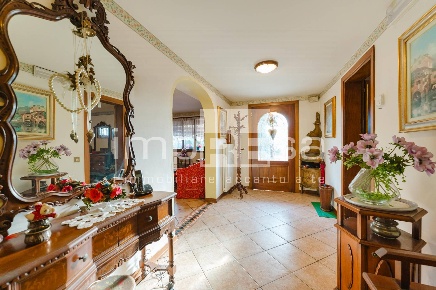 Foto Casa indipendente in Arcade, Arcade Centro di 237 m² con 12 locali