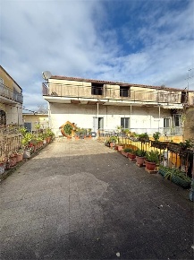 Foto Appartamento in via caracciolo, Afragola di 201 m² con 3 locali