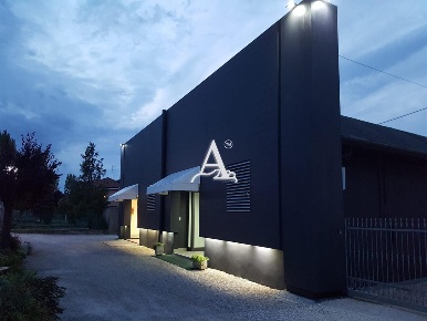 Foto Locale commerciale a Villa Bartolomea di 460 m² in vendita