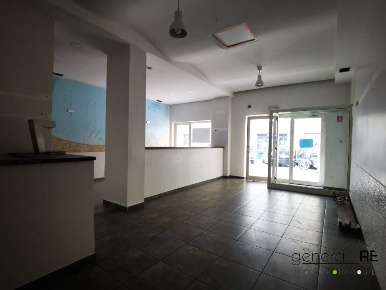 Foto Locale commerciale a Pescara Via Venezia - Lungofiume Paolucci