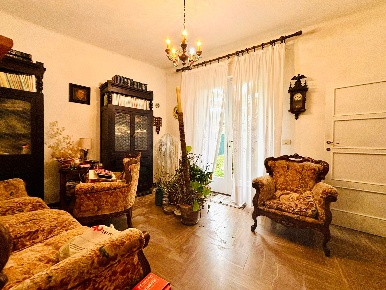 Foto Appartamento a Fano di 251 m² con 10 locali in vendita