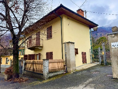 Foto Casa indipendente in piazza montenero 4, Torre Pellice Centro