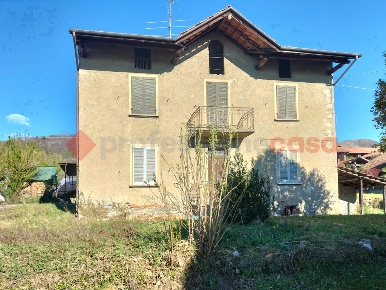 Foto Rustico in dei fiori, Nebbiuno Centro di 150 m² con 3 locali