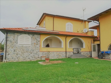 Foto Casa indipendente a Castelnuovo Magra Colombiera Molicciara di 280 m²
