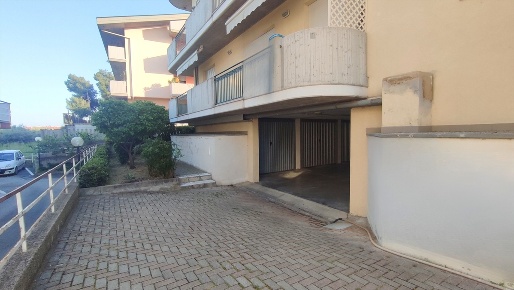 Foto Garage in via borsellino 25/a, Silvi Silvi Marina di 34 m² in vendita