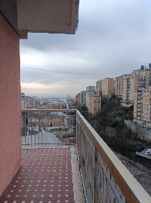 Foto Appartamento in Via Napoli 66, Genova Lagaccio di 120 m² con 7 locali