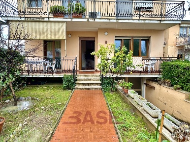 Foto Appartamento in Via Renato Fucini, Cecina Cecina Centro di 160 m²