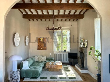 Foto Appartamento in Via Pietro Guidi 49, Lucca Arancio di 284 m²