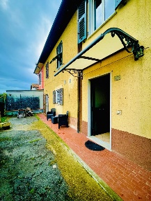 Foto Case semi ndipendenti a Santo Stefano di Magra di 110 m² con 5 locali