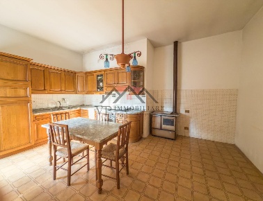 Foto Villa bifamiliare a Pomarance Centro di 273 m² con 5 locali in vendita