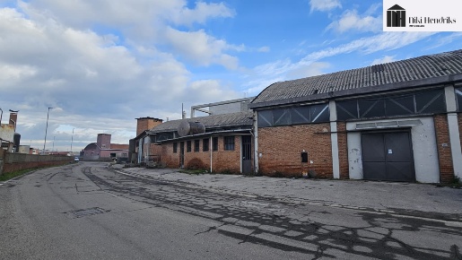Foto Capannone industriale a Santa Croce sull'Arno Centro di 1000 m²