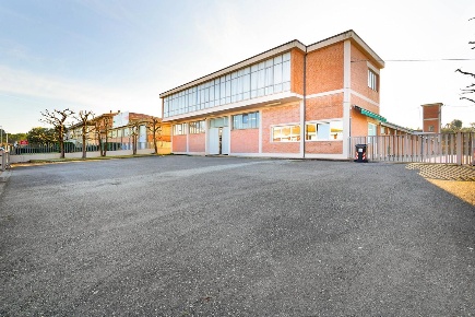 Foto Capannone industriale a Casciana Terme Lari di 1540 m² con 12 locali