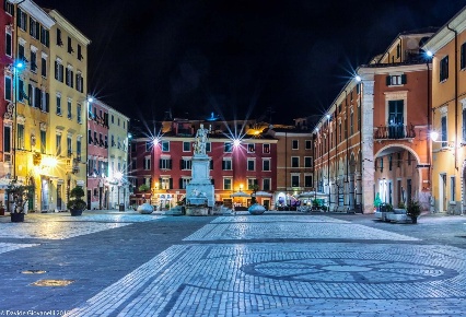 Foto Appartamento a Carrara Centro di 122 m² con 5 locali in vendita