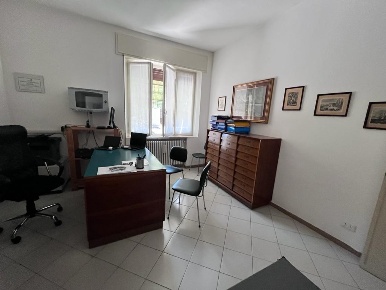 Foto Ufficio in via Roma, Bagnolo San Vito Centro di 75 m² con 3 locali
