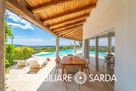 Foto Villa unifamiliare in Via Molara, San Teodoro di 280 m² con 7 locali