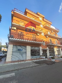 Foto Appartamento in Via Francesco Donati 64, Roma di 130 m² con 3 locali