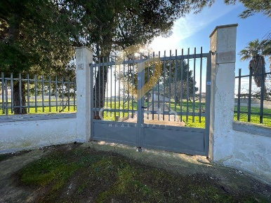 Foto Agriturismo in Strada Provinciale  per Restinco, Brindisi di 1942 m²
