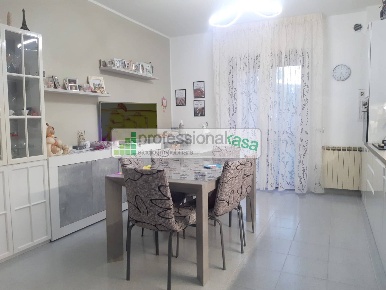 Foto Appartamento in VIA ALESSANDRINI, Vasto di 85 m² con 5 locali