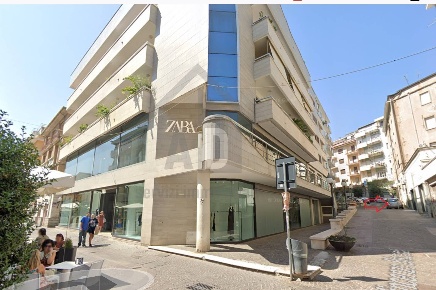 Foto Locale commerciale in VIA BISCARDI 8, Cosenza Centro di 181 m²