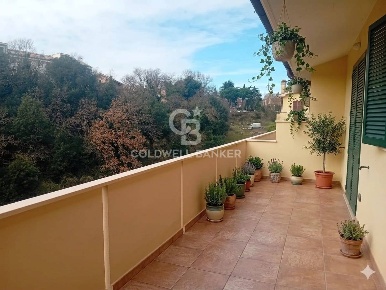 Foto Appartamento in Viale della stazione, Sutri Centro di 100 m²