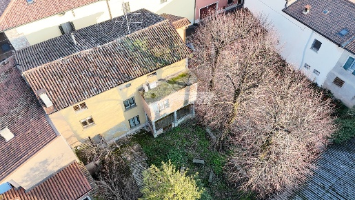 Foto Casa indipendente in Via Trieste 8, Ghedi Centro di 330 m² in vendita