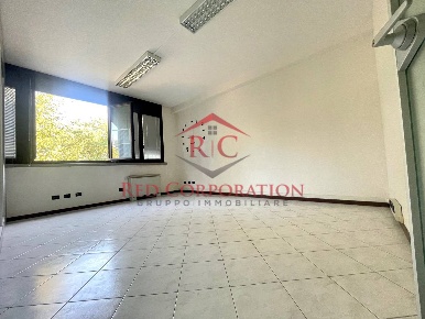 Foto Ufficio in Via Matteo Maria Boiardo, Bagnolo in Piano Centro di 135 m²