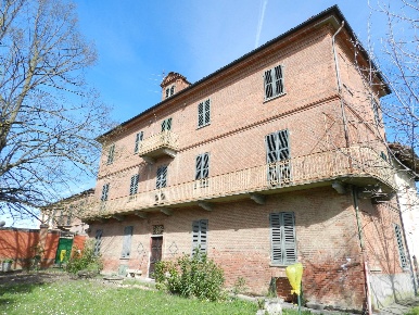 Foto Rustico in Via Maestra, Scurzolengo di 300 m² con 12 locali in vendita