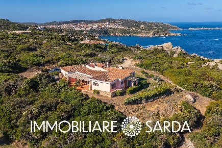 Foto Villa unifamiliare in Porto Santa Teresa di Gallura, di 280 m²