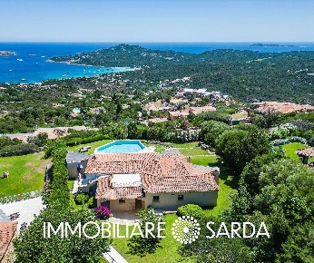 Foto Villa unifamiliare in via pantogia, Arzachena Porto Cervo di 300 m²