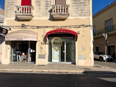Foto Attività commerciale in Via Marconi 88, Mesagne di 43 m² con 2 locali