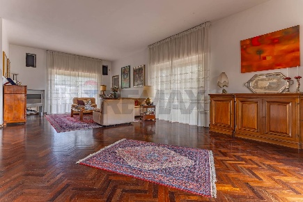 Foto Villa unifamiliare in Via Bitritto Parco Adria 131, Bari di 347 m²
