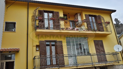 Foto Appartamento in via matteotti, Mercogliano di 115 m² con 4 locali