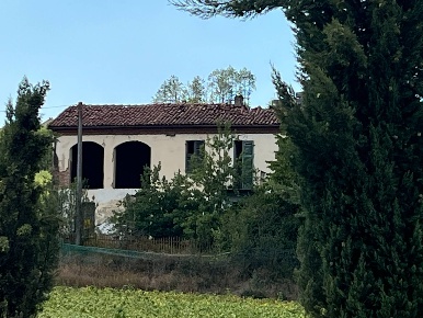 Foto Rustico a Castell'Alfero di 250 m² con 8 locali in vendita