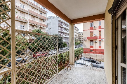 Foto Appartamento in Via Sanna Randaccio 7, Cagliari di 150 m² con 6 locali