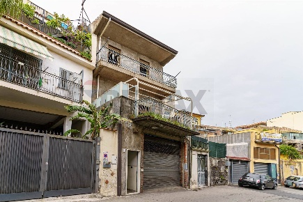 Foto Casa indipendente in via acicastello 33, Aci Castello Centro di 217 m²