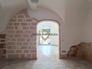 Foto Locale commerciale in Via Mazzini 1, Brindisi Centro Storico di 48 m²