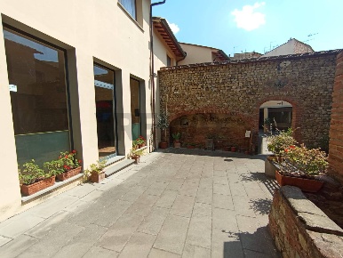 Foto Locale commerciale a Montelupo Fiorentino Centro di 190 m² in affitto