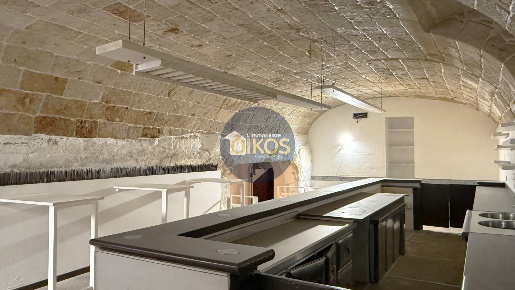 Foto Locale commerciale in Via Pompeo Sarnelli 28, Polignano a Mare Centro