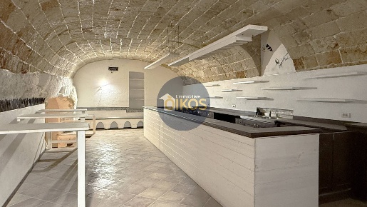 Foto Locale commerciale in Via Pompeo Sarnelli 28, Polignano a Mare Centro